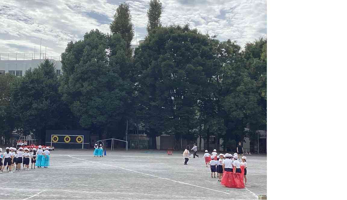 1，2年生の選択種目。デカパンリレーです。